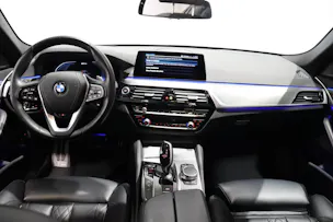 BMW 530e xDrive paddles
