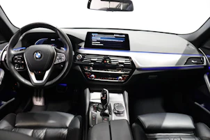 image du véhicule BMW 530e xDrive paddles