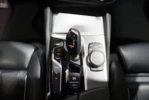 BMW 530e xDrive paddles