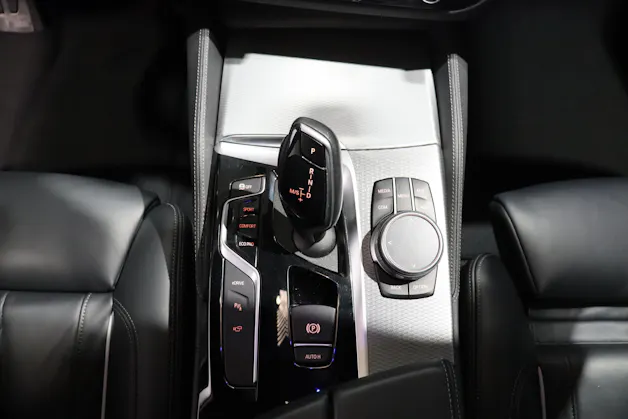 BMW 530e xDrive paddles
