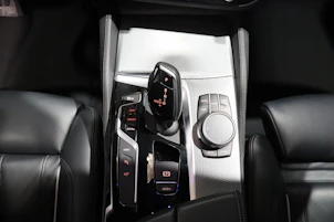 image du véhicule BMW 530e xDrive paddles