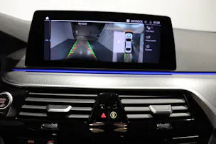 BMW 530e xDrive paddles