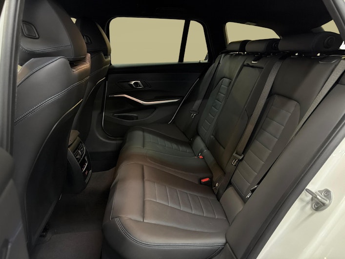 Vehicle image BMW 3 SERIES