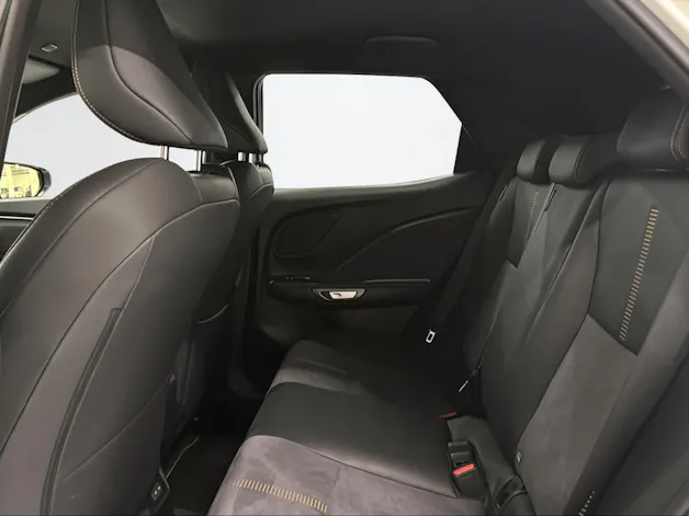 Lexus LBX 1.5 Hybrid Cool AWD