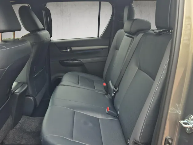 Toyota Hilux Double Cab.-Pick-up 2.8 D-4D MHEV 204 Invincible