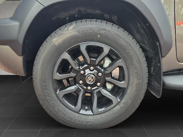 Toyota Hilux Double Cab.-Pick-up 2.8 D-4D MHEV 204 Invincible