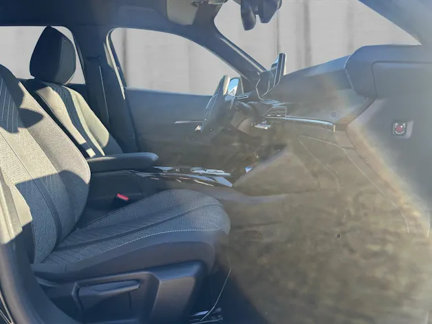 Peugeot 2008 1.2 Hybrid 145 Allure Premium
