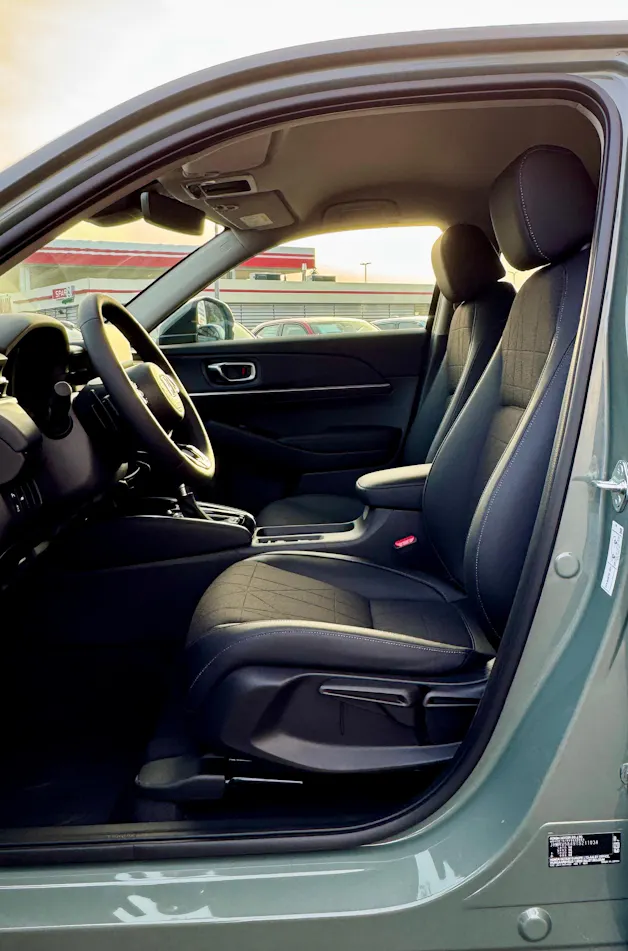 Honda HR-V e:HEV 1.5l Advance Urban Grau, Sunlight White vorrätig 1.9% Leasing Aktion unschlagbar mit 8 Jahren Garantie