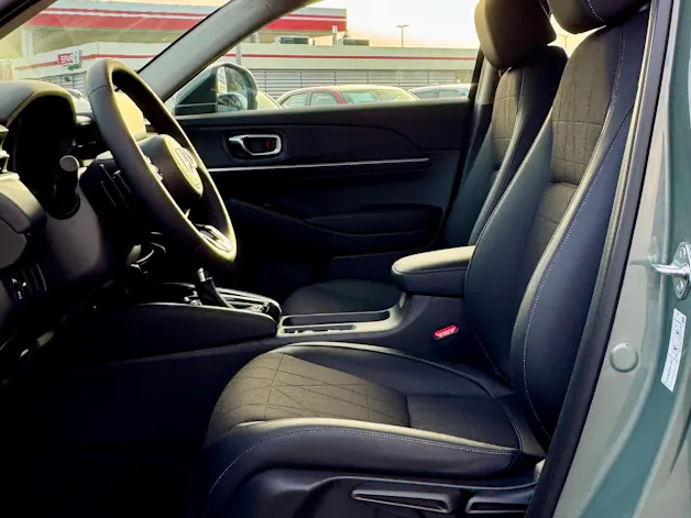 Honda HR-V e:HEV 1.5l Advance Urban Grau, Sunlight White vorrätig 1.9% Leasing Aktion unschlagbar mit 8 Jahren Garantie