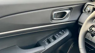 Honda HR-V e:HEV 1.5l Advance Urban Grau, Sunlight White vorrätig 1.9% Leasing Aktion unschlagbar mit 8 Jahren Garantie