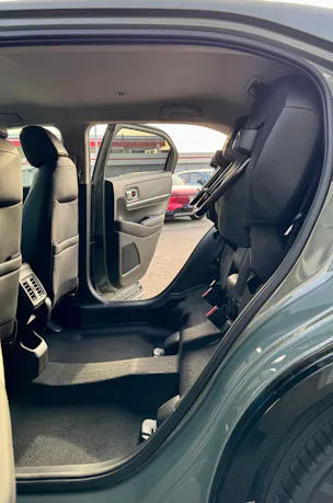 Honda HR-V e:HEV 1.5l Advance Urban Grau, Sunlight White vorrätig 1.9% Leasing Aktion unschlagbar mit 8 Jahren Garantie