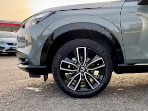 Honda HR-V e:HEV 1.5l Advance Urban Grau, Sunlight White vorrätig 1.9% Leasing Aktion unschlagbar mit 8 Jahren Garantie