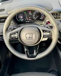 Honda HR-V e:HEV 1.5l Advance Urban Grau, Sunlight White vorrätig 1.9% Leasing Aktion unschlagbar mit 8 Jahren Garantie
