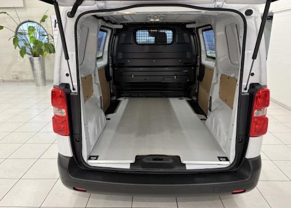 Vehicle image 6 Vehicle image 6