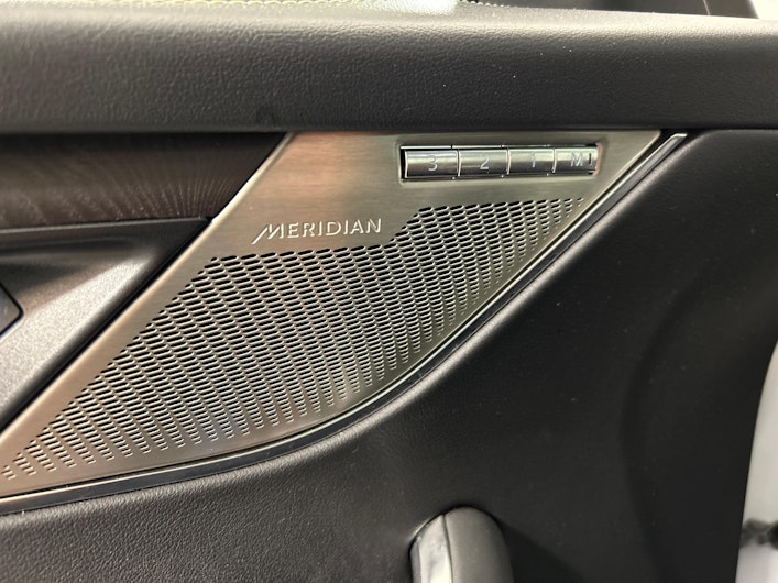 Vehicle image JAGUAR F-PACE