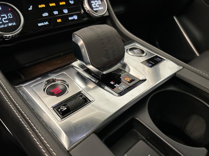 Vehicle image JAGUAR F-PACE