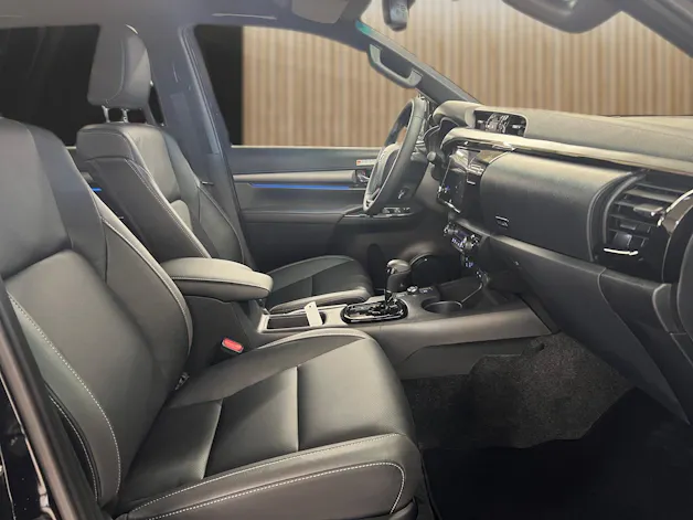 Toyota Hilux Double Cab.-Pick-up 2.8 D-4D MHEV 204 Invincible