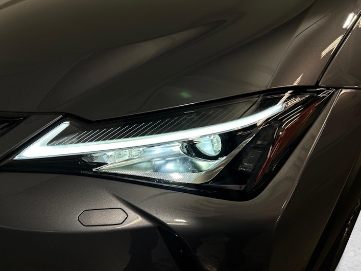 Vehicle image LEXUS UX