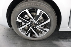 Vehicle image OPEL Corsa 1.2 T Hybrid Viva