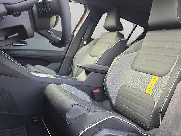 Renault R4 E-Tech Comfort Range iconic