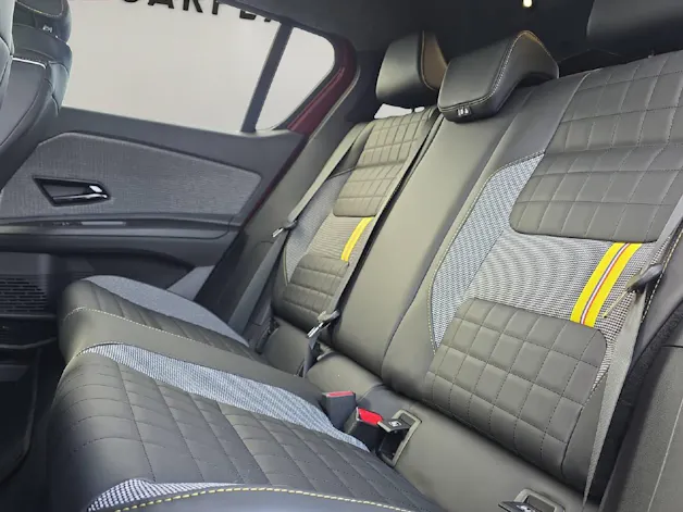 Renault R4 E-Tech Comfort Range iconic
