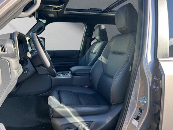 Vehicle image 8 Vehicle image 8