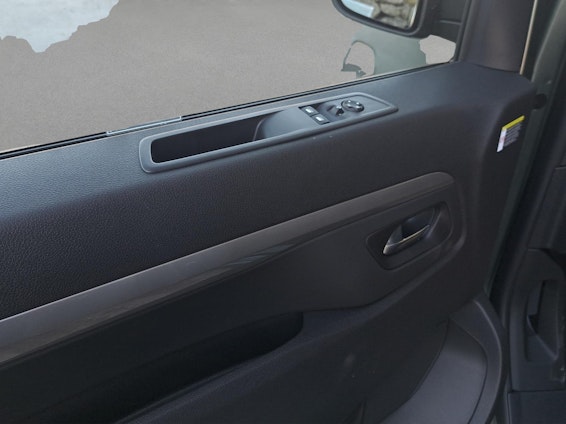 Vehicle image 16 Vehicle image 16