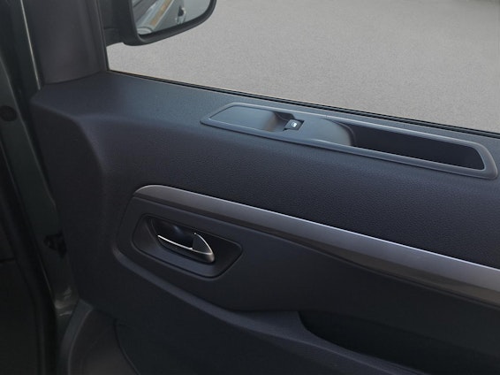 Vehicle image 17 Vehicle image 17