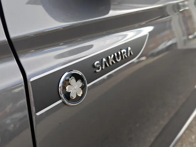 Suzuki Swift 1.2 Sakura Top Hybrid
