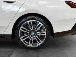 BMW 520d xDrive Touring Attraktiven Leasingzinssatz ab 1,9 % bei Abschluss einer BMW Fahrzeugversicherung.
