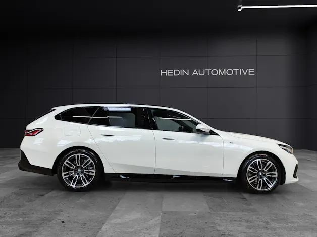 BMW 520d xDrive Touring Attraktiven Leasingzinssatz ab 1,9 % bei Abschluss einer BMW Fahrzeugversicherung.
