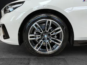 BMW 520d xDrive Touring Attraktiven Leasingzinssatz ab 1,9 % bei Abschluss einer BMW Fahrzeugversicherung.