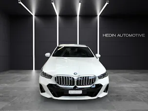 BMW 520d xDrive Touring Attraktiven Leasingzinssatz ab 1,9 % bei Abschluss einer BMW Fahrzeugversicherung.
