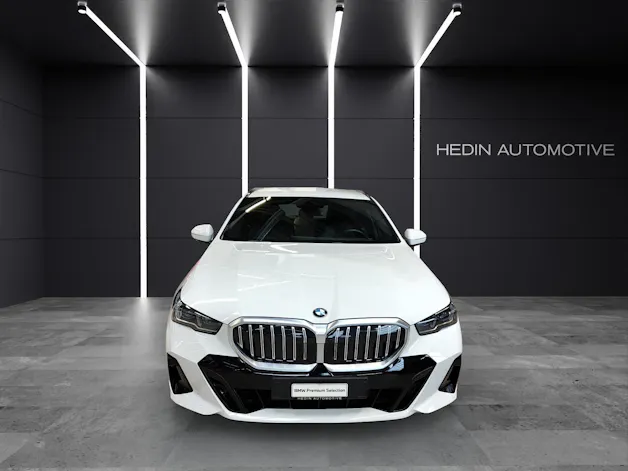 BMW 520d xDrive Touring Attraktiven Leasingzinssatz ab 1,9 % bei Abschluss einer BMW Fahrzeugversicherung.