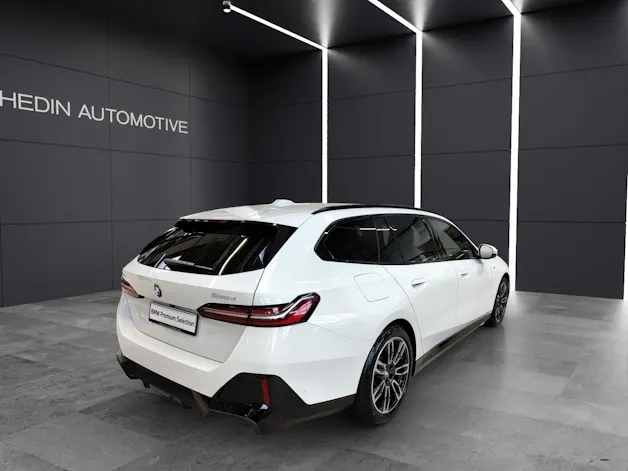 BMW 520d xDrive Touring Attraktiven Leasingzinssatz ab 1,9 % bei Abschluss einer BMW Fahrzeugversicherung.
