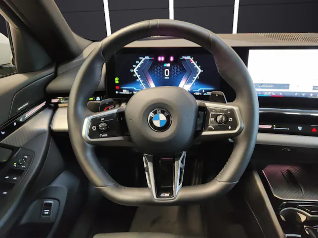 BMW 520d xDrive Touring Attraktiven Leasingzinssatz ab 1,9 % bei Abschluss einer BMW Fahrzeugversicherung.