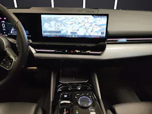 BMW 520d xDrive Touring Attraktiven Leasingzinssatz ab 1,9 % bei Abschluss einer BMW Fahrzeugversicherung.