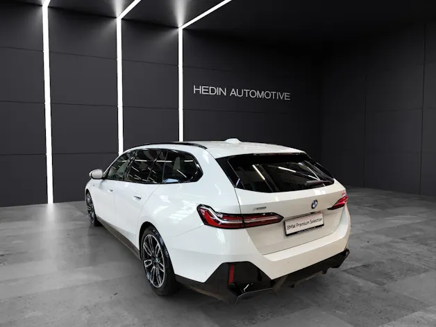 BMW 520d xDrive Touring Attraktiven Leasingzinssatz ab 1,9 % bei Abschluss einer BMW Fahrzeugversicherung.