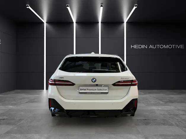 BMW 520d xDrive Touring Attraktiven Leasingzinssatz ab 1,9 % bei Abschluss einer BMW Fahrzeugversicherung.