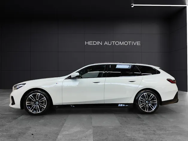 BMW 520d xDrive Touring Attraktiven Leasingzinssatz ab 1,9 % bei Abschluss einer BMW Fahrzeugversicherung.