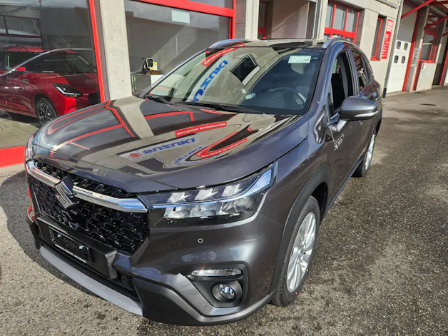 Suzuki S-Cross 1.4 T Sakura Hybrid 4x4