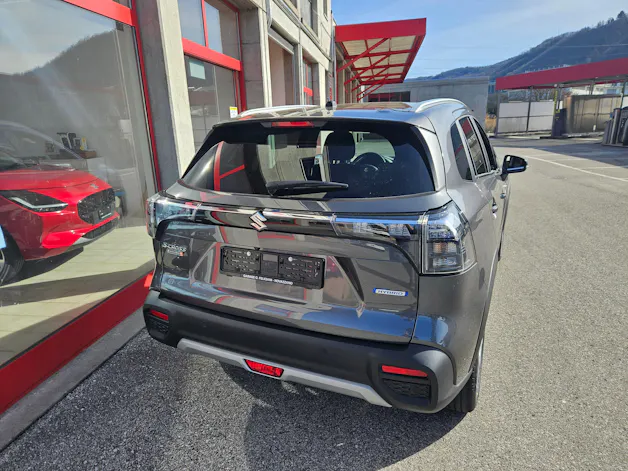 Suzuki S-Cross 1.4 T Sakura Hybrid 4x4