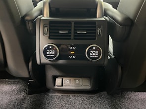 Vehicle image LAND ROVER Discovery 3.0 D I6 350 Dynamic HSE (7-Plätzer)