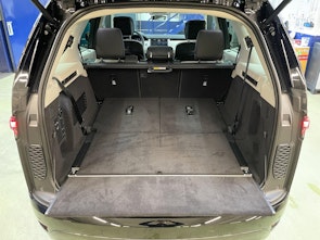 Vehicle image LAND ROVER Discovery 3.0 D I6 350 Dynamic HSE (7-Plätzer)