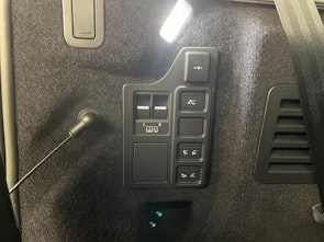 Vehicle image LAND ROVER Discovery 3.0 D I6 350 Dynamic HSE (7-Plätzer)