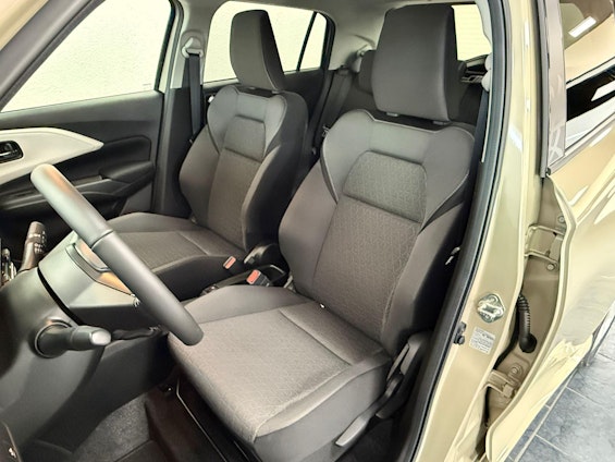 Vehicle image 13 Vehicle image 13