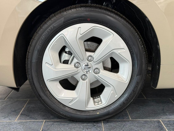 Vehicle image 27 Vehicle image 27