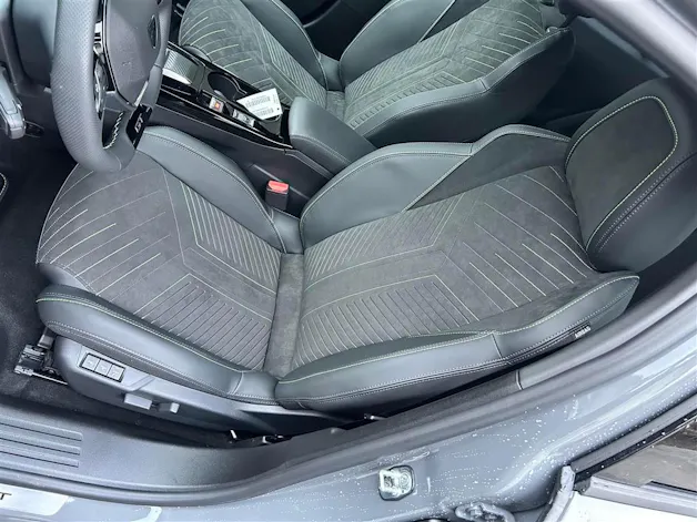 Peugeot 2008 1.2 Hybrid 145 GT