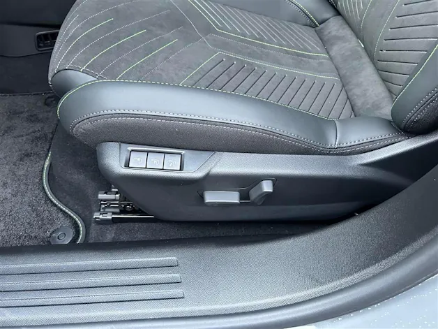 Peugeot 2008 1.2 Hybrid 145 GT