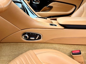 immagine del veicolo ASTON MARTIN DB11 Coupé 5.2 V12 Bi-Turbo Launch Edition